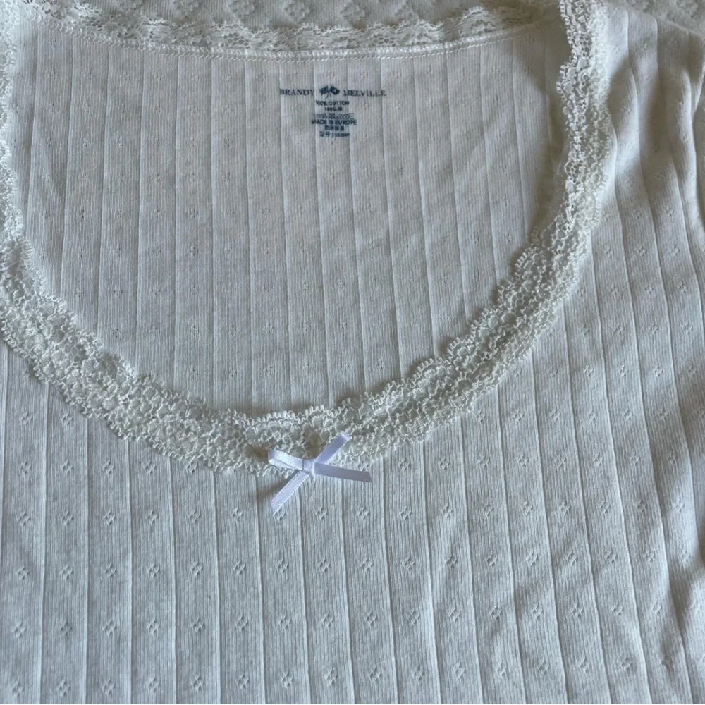 Brandy Melville White Ribbed Fitted Short Sleeve Tee - Picture 2 of 2